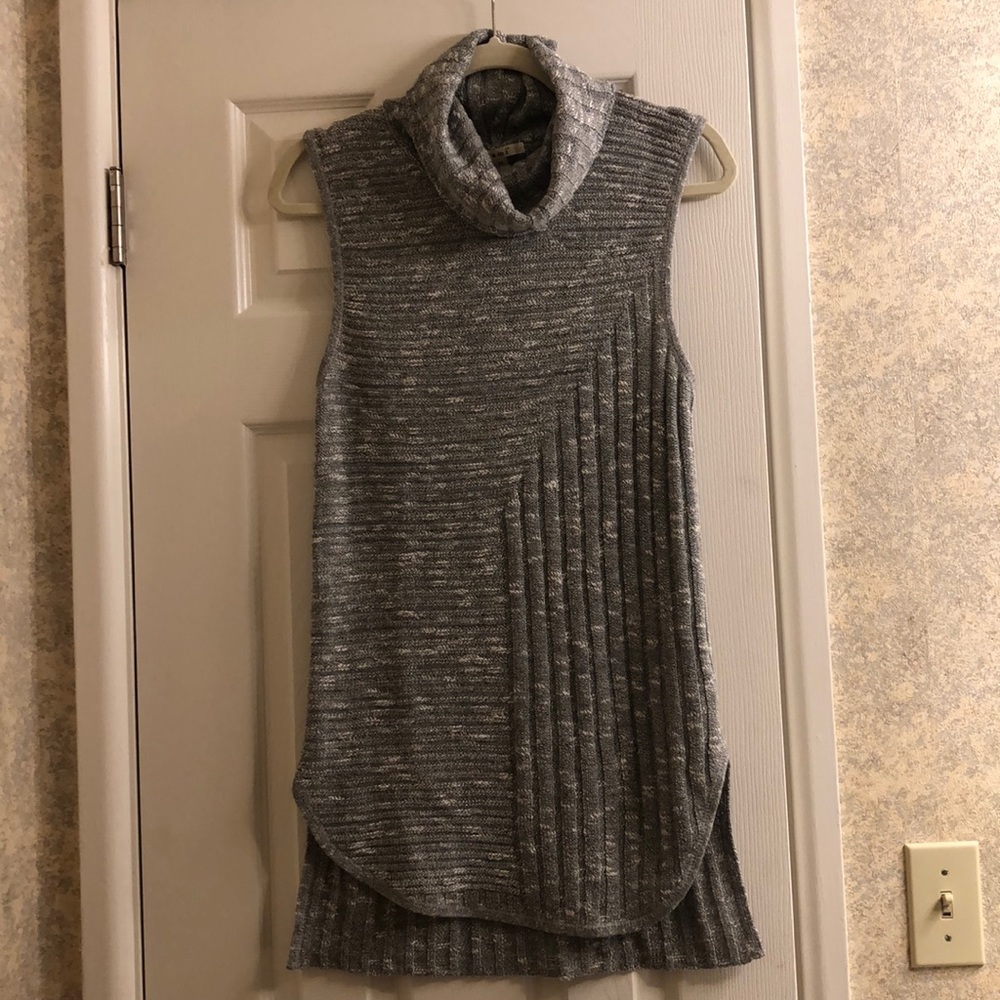 Sleeveless Turtleneck Tunic Sweater- Gray (M)